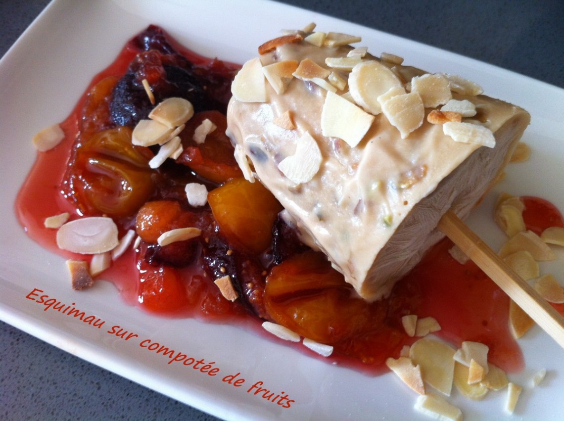 Esquimau sur composée de fruits couché