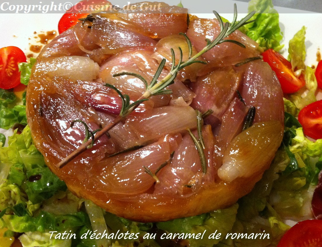 Tatin d'échalotes au caramel de romarin en tarte