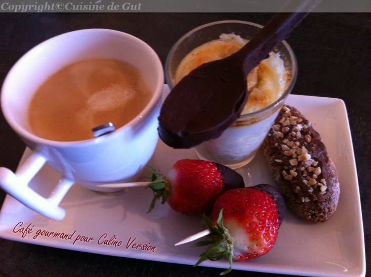 Café gourmand avec cuillère