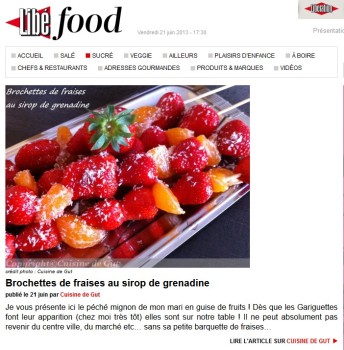 Brochettes de fraises au sirop de granadine