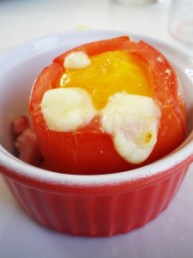 Tomates farcie à l'oeuf cocotte cuisinedela semaine
