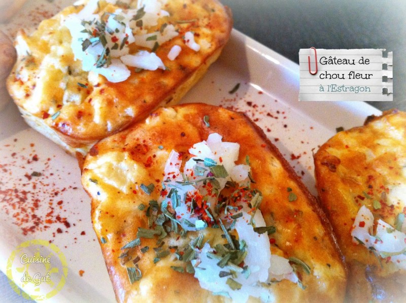 Gâteau de chou fleur plat blanc