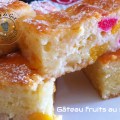 gâteau fruits au sirop coupé&nbsp;morceaux