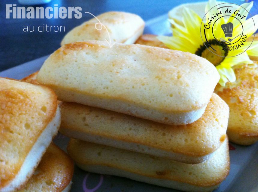 Financiers aucitron empilés