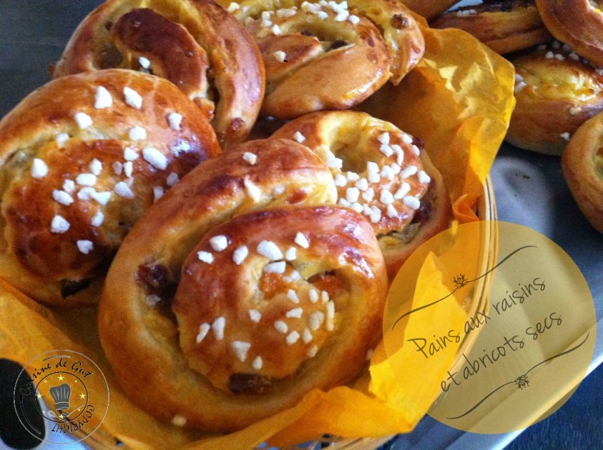 Pains aux raisins et abricots secs