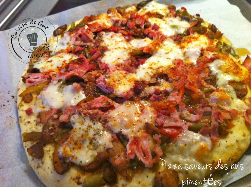 Pizza saveurs des bois pimentées cuite