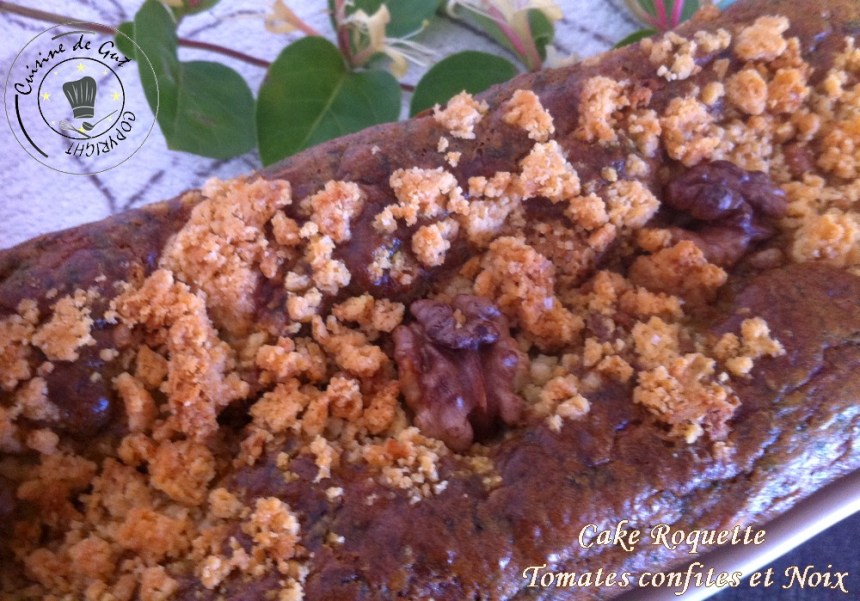 Cake roquette tomates confites noix entier