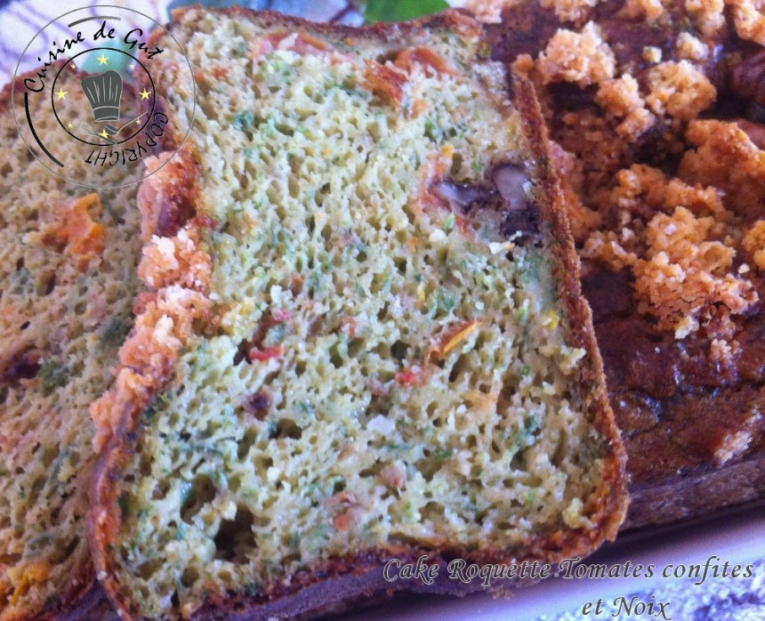 Cake roquette tomates confites noix parts