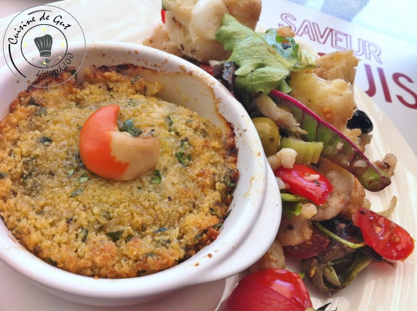 Noix de St-jacques gratinées et salade de chou fleurs assiette