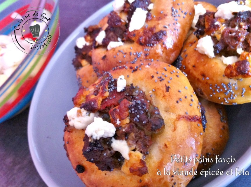 Petits pains farcis à la viande épicée