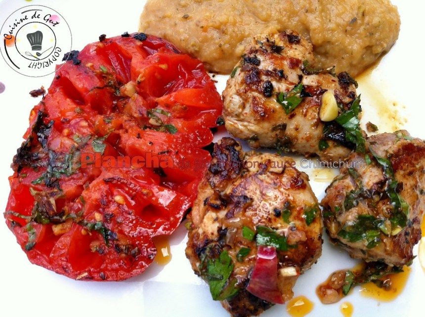 Plancha de filet mignon sauce chimichurri assiette