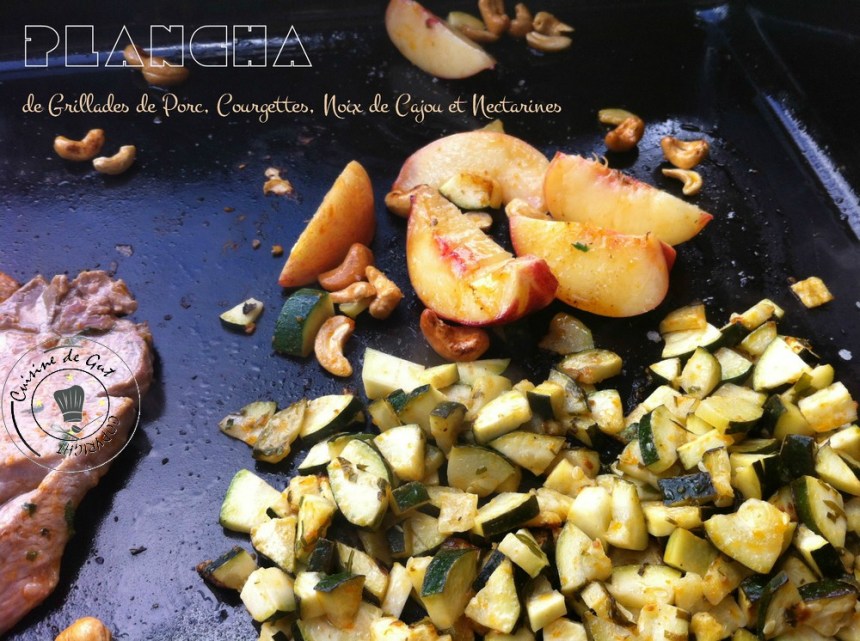 Grillades de porc, noix de cajou courgettes et nectarines