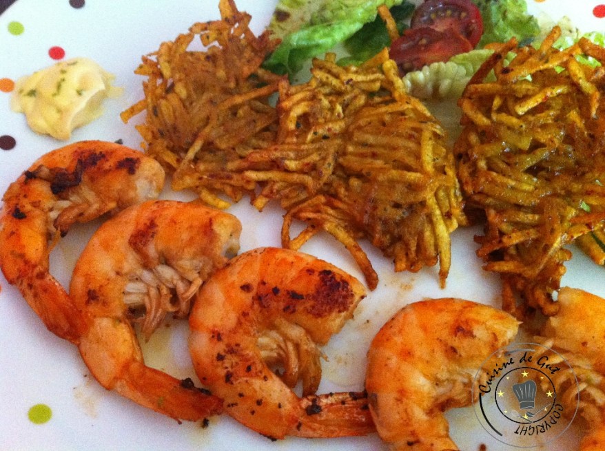 Crevettes marinées au combava et paillassons pimentés au curcuma1