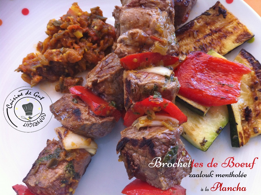 Brochettes de boeuf et Zaalouk mentholée à la plancha assiette