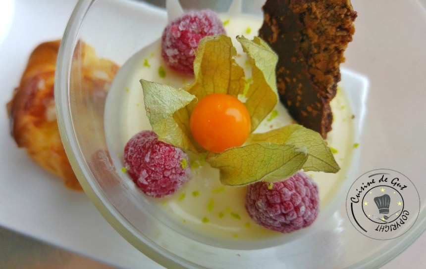 Mousse citron, insert framboise parfumée au combawa1
