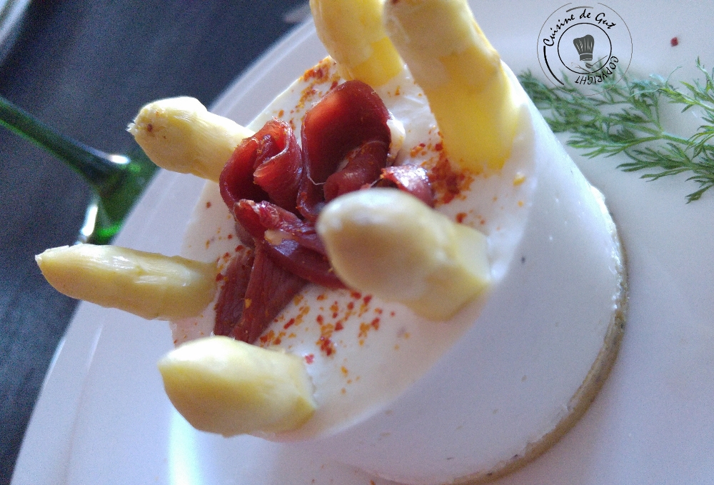 Panna cotta d'asperges landaises et magret fumé