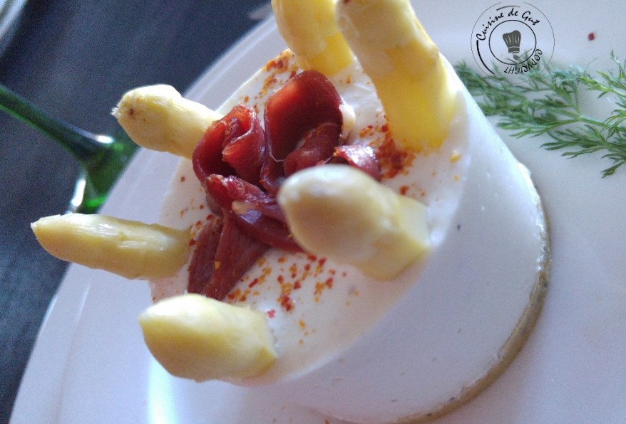 Panna cotta d'asperges landaises et magret fumé