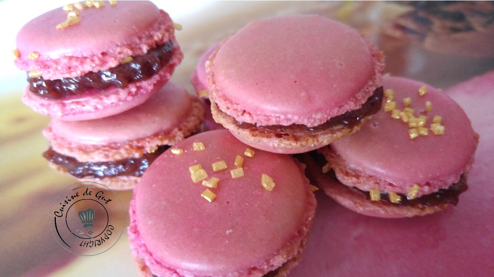 Macarons framboise caramel salé