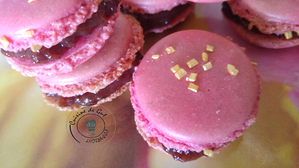 Macarons framboise caramel salé2