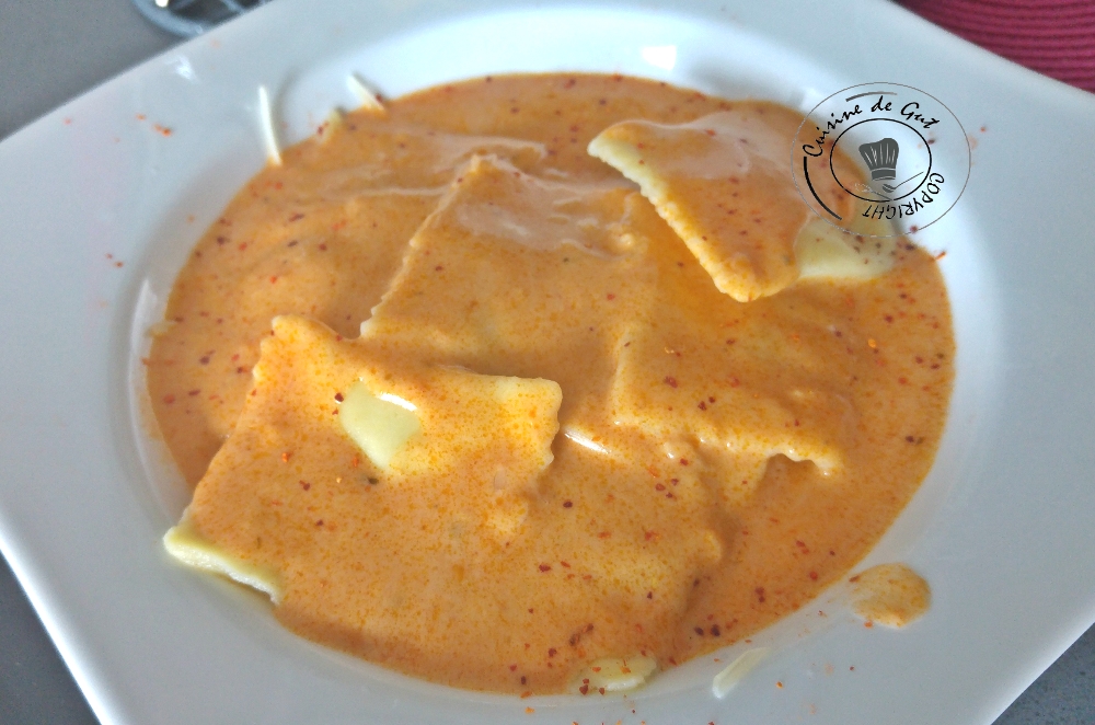 Raviolis farcis de restes sauce pesto rosso