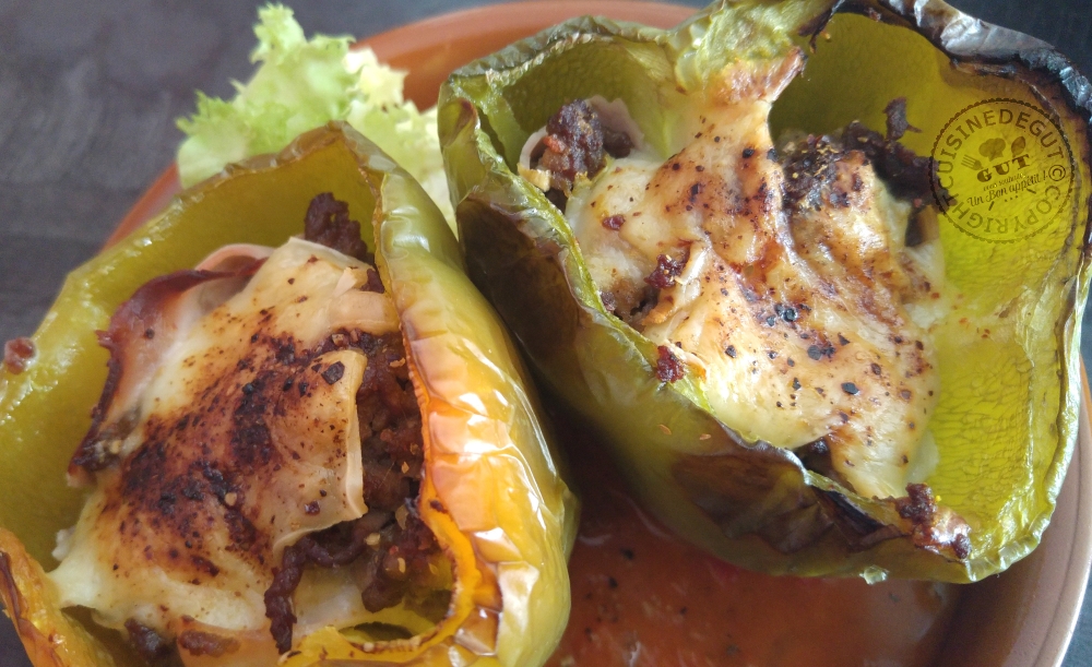 poivrons-farcis-sauce-tomate-au-chevre