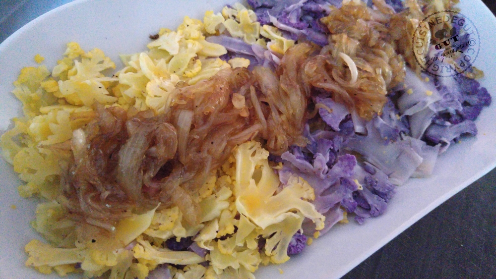 emince-de-choux-fleurs-colores-et-oignons-caramelises