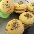 MACARONS BANANES AUX ECLATS DE&nbsp;PISTACHES2