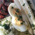 Assiette d&rsquo;asperges chou rave oeuf dur et&nbsp;tomates