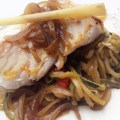 Cabillaud spaghetti de courgettes, oignons caramélisés et&nbsp;citronnelle