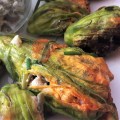 Fleurs de courgettes farcies haricots verts et crevettes&nbsp;grises