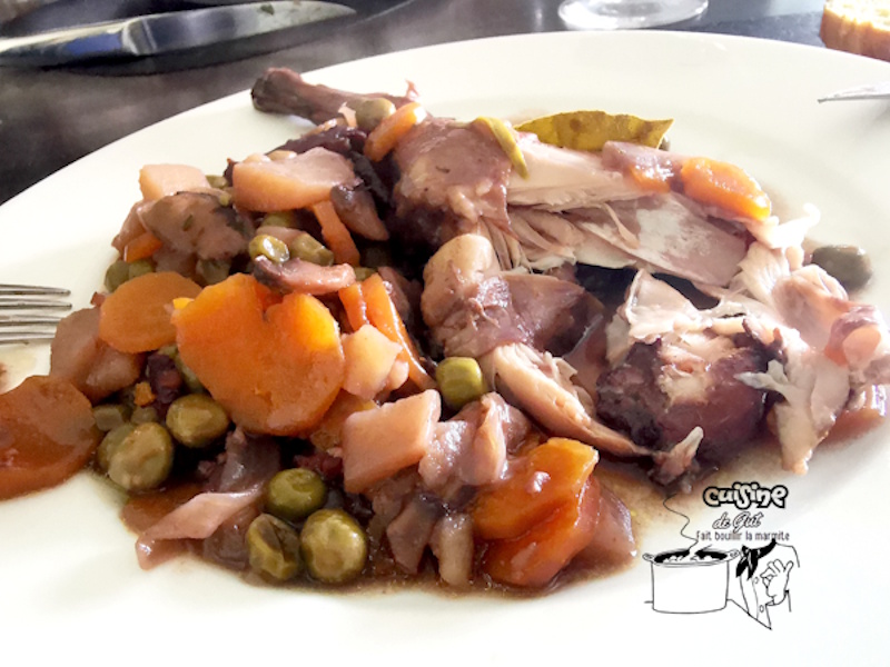 Gigolette de lapin sauce vin rouge et légumes&nbsp;nouveaux.