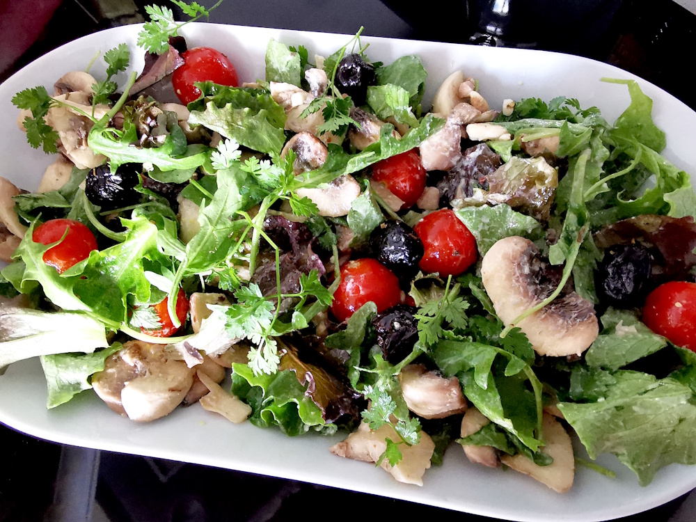 Salade de champignons, Mesclun et Roquette sauce&nbsp;roquefort