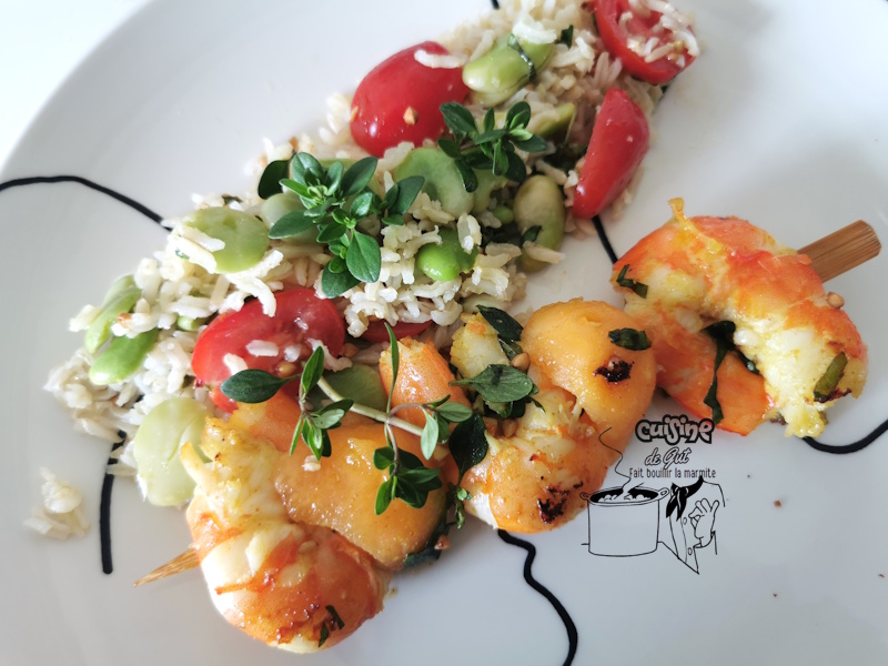 Mini brochettes de gambas au melon et salade de riz et fèves bien&nbsp;parfumées
