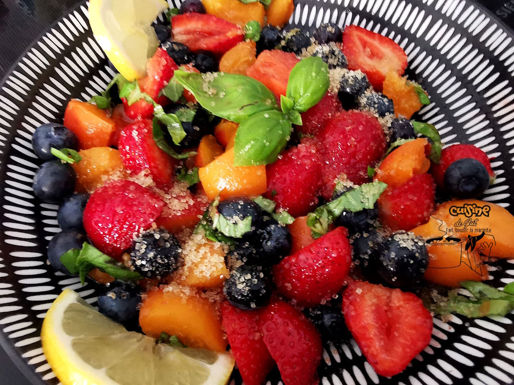 Salade aux fruits d&rsquo;été basilic et huile d&rsquo;olive : Une recette&nbsp;originale