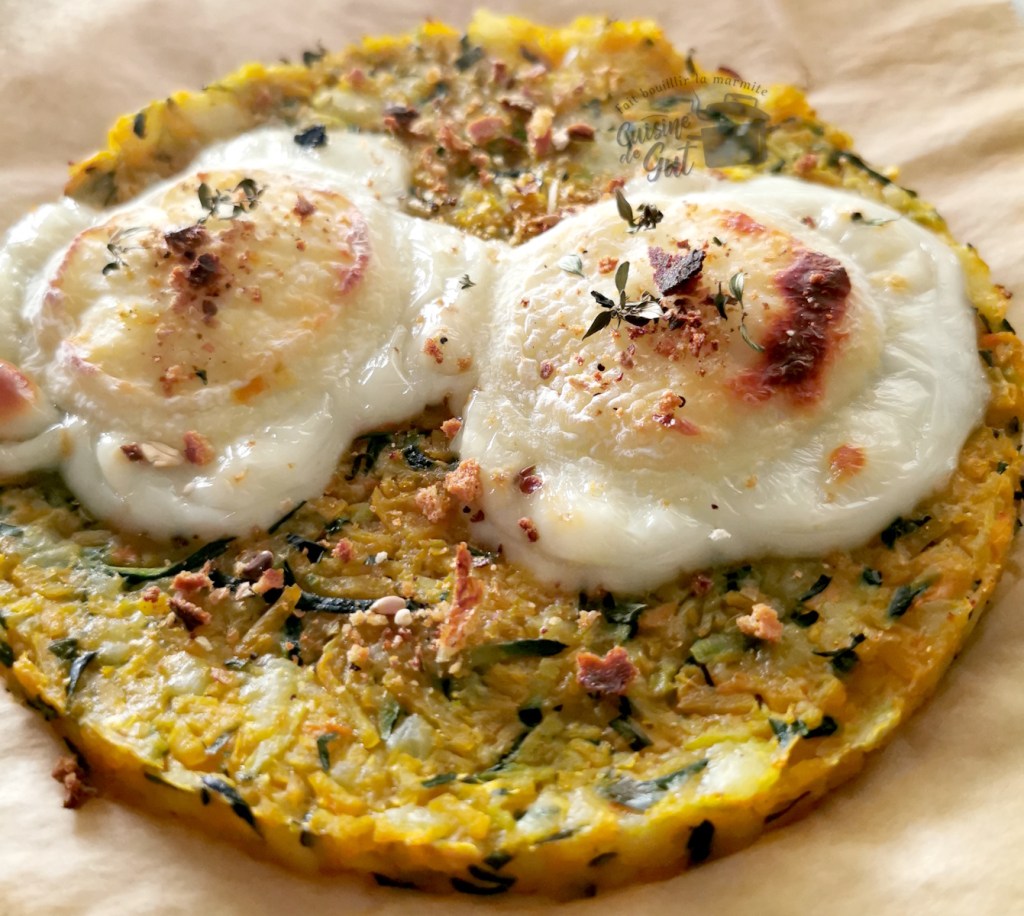 Crottin de chèvre sur galette de carottes courgettes au&nbsp;curry