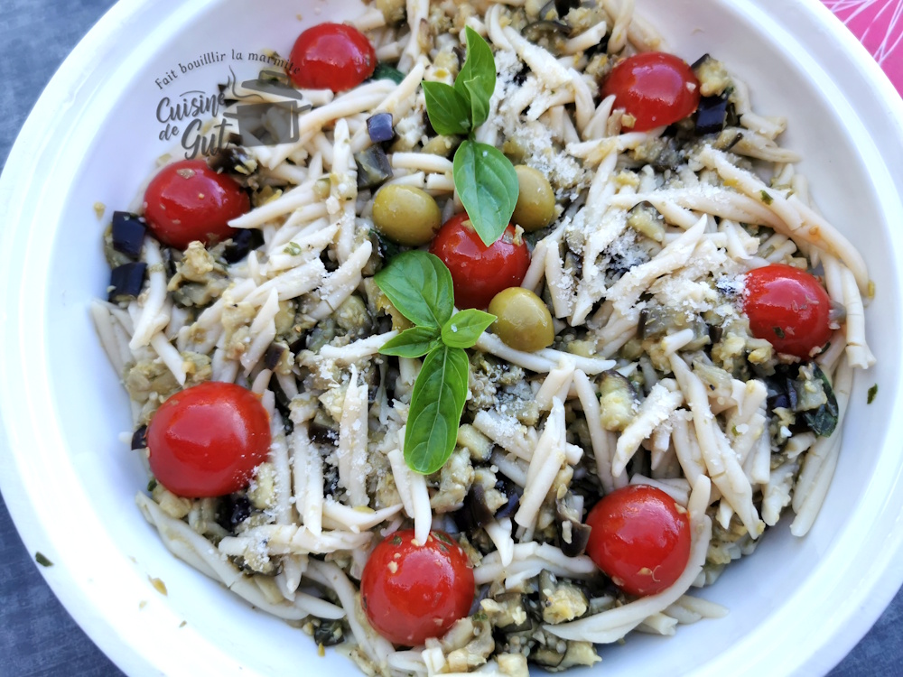 Salade de Trofies aubergines au pesto d&rsquo;olives et basilic en accompagnement de Crevettes et joues de&nbsp;lotte