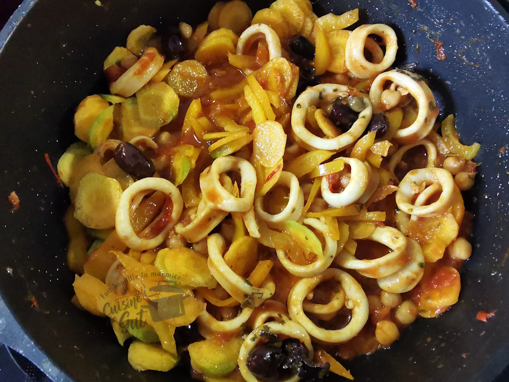 Encornets en anneaux aux pois chiches, poivrons et carottes : Une recette qui appelle le&nbsp;soleil