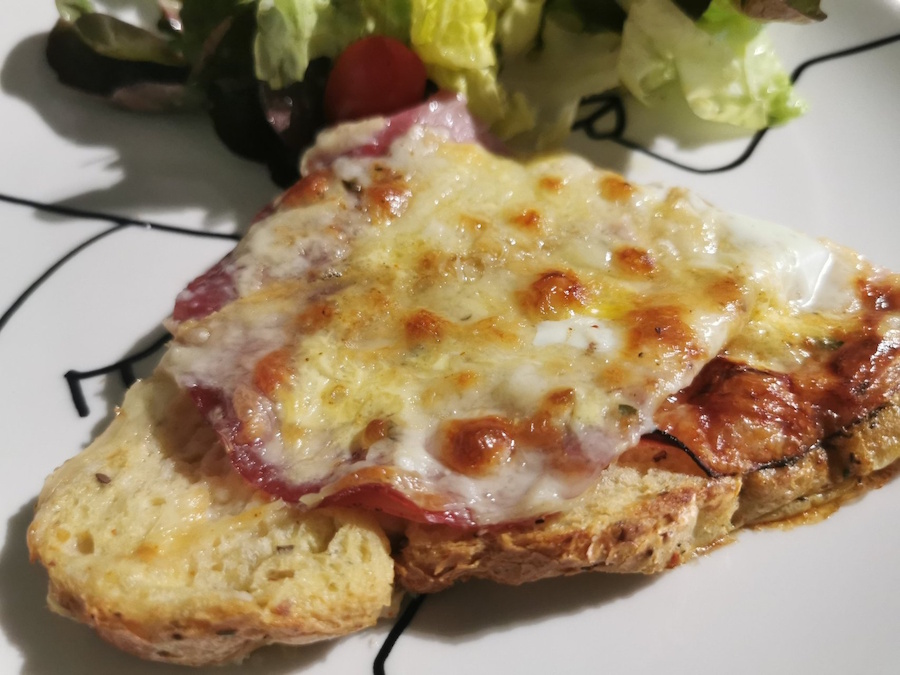 Pain perdu salé aux 2 fromages et vin blanc