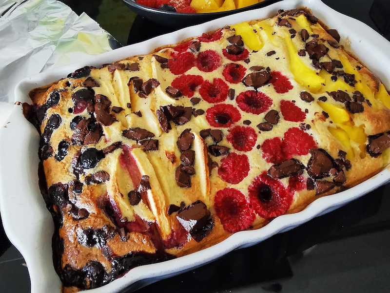 Flan protéiné aux flocons d&rsquo;avoine, fruits et&nbsp;chocolat