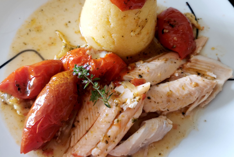 Truite et Dôme de polenta parmesan tomates confites mozza et thym&nbsp;citron