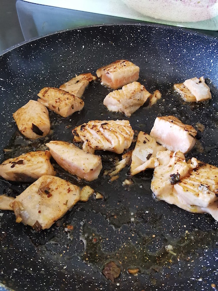 Cubes de saumon grillé